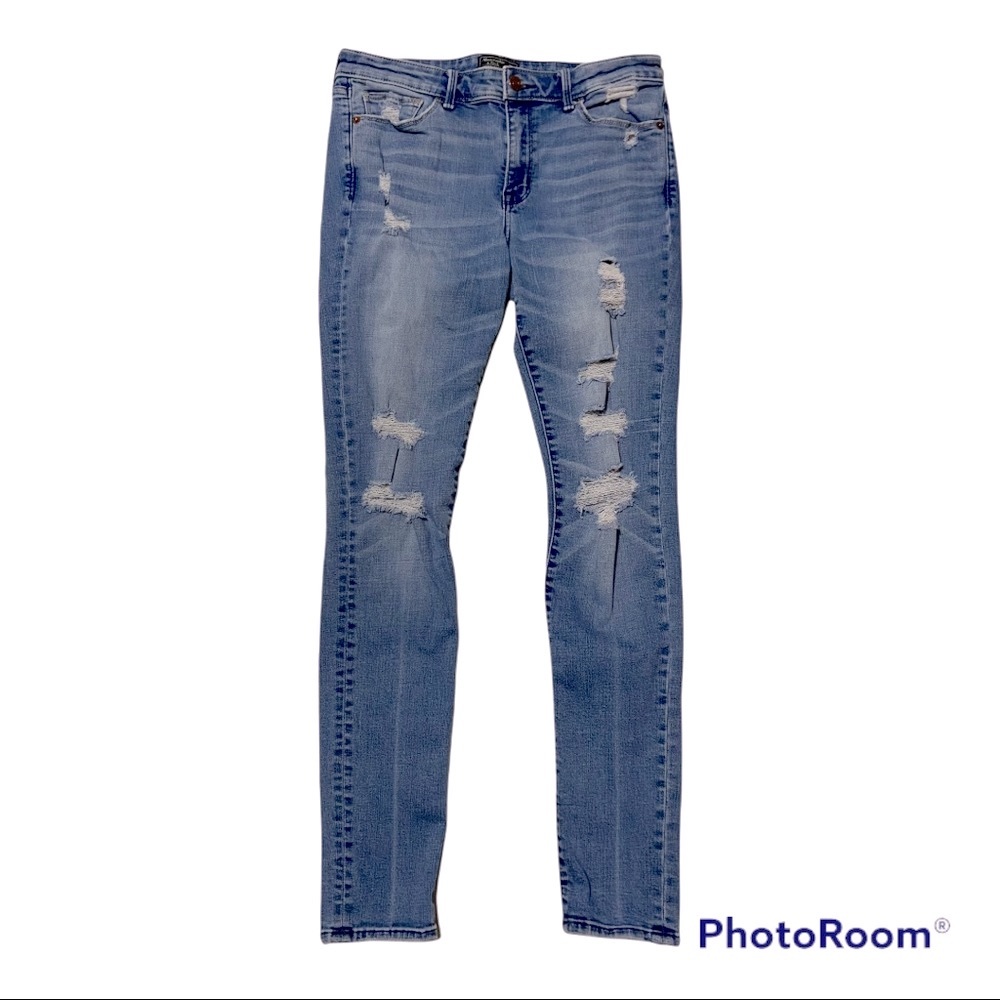 Abercrombie and Fitch Women Distressed Jean Sz. 28